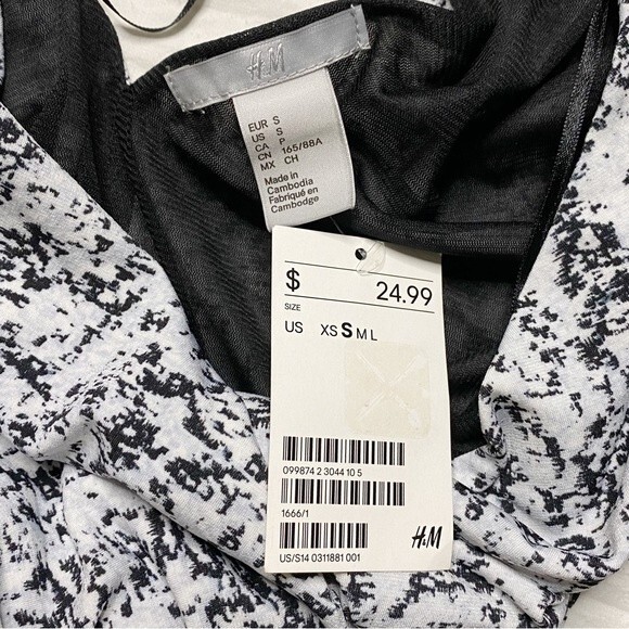 NWT H&M Black & White Speckled Faux Wrap Top Size Small - Picture 5 of 7